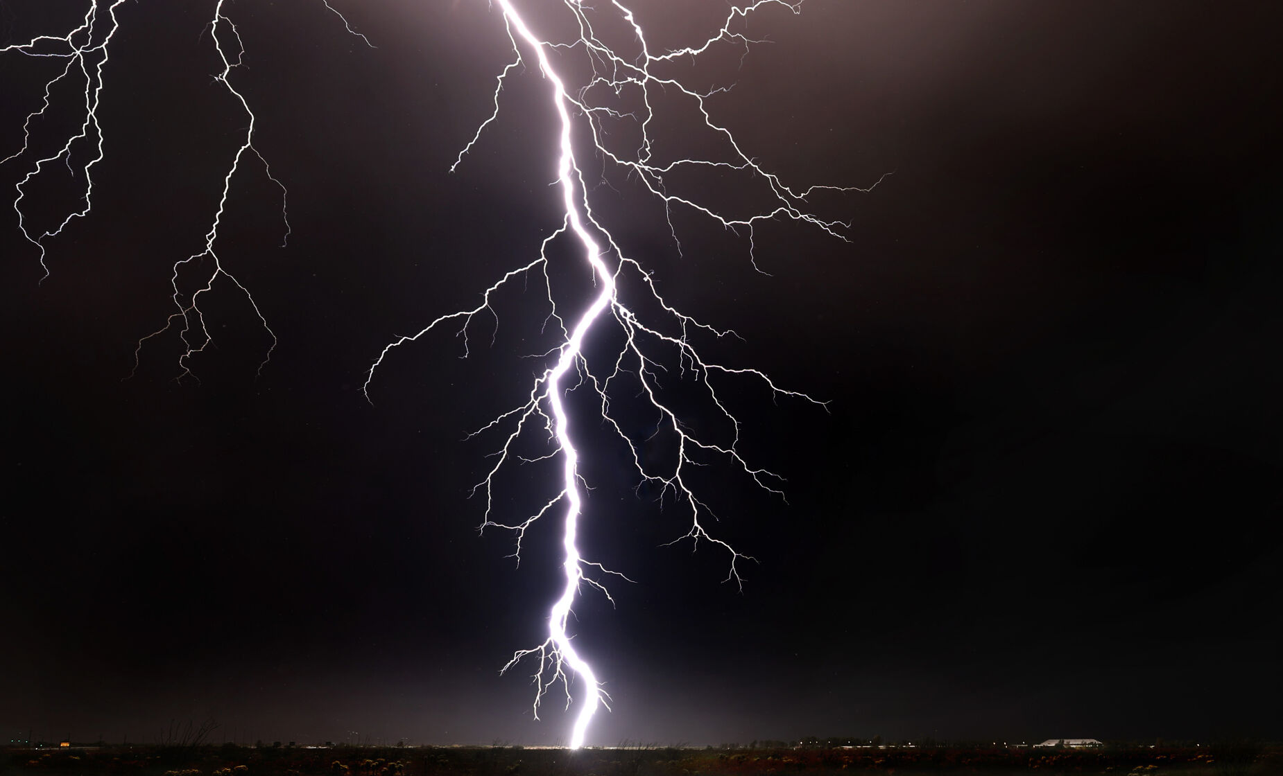 Vail getsTucson area's first big monsoon storm this year